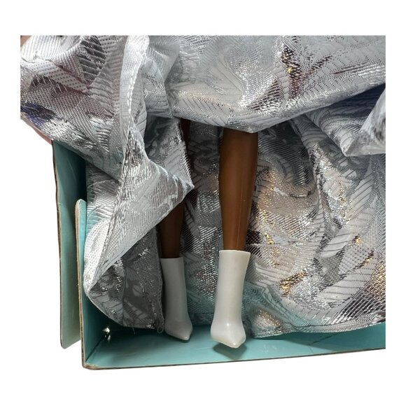 1995 Avon Special Ed Winter Velvet African American Barbie 15587 AA READ - Picture 6 of 13